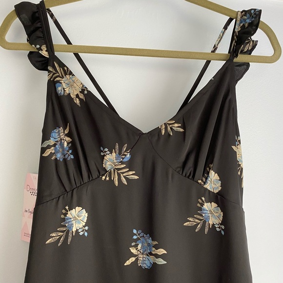 90’s Lover’s Perfect Dress - Picture 3 of 4